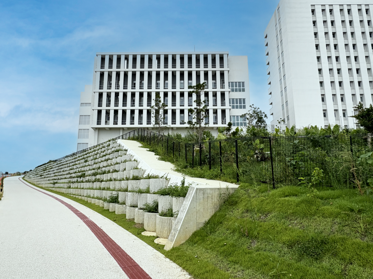 令和５年度西普天間住宅地区緑化ブロック擁壁築造工事