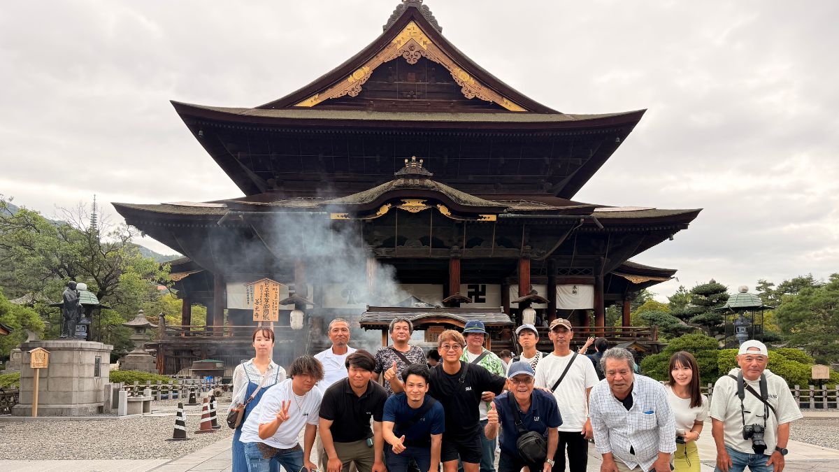 長野県　善光寺での集合写真